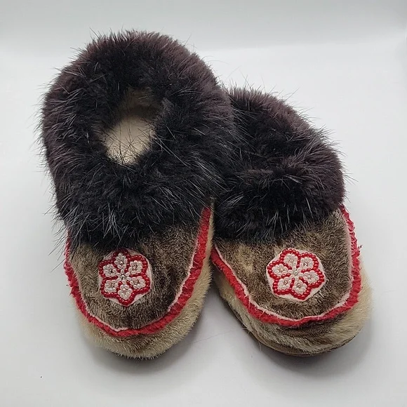 Inuit Vintage Alaska Native Childs Beaded Slippers - Picture 1 of 5